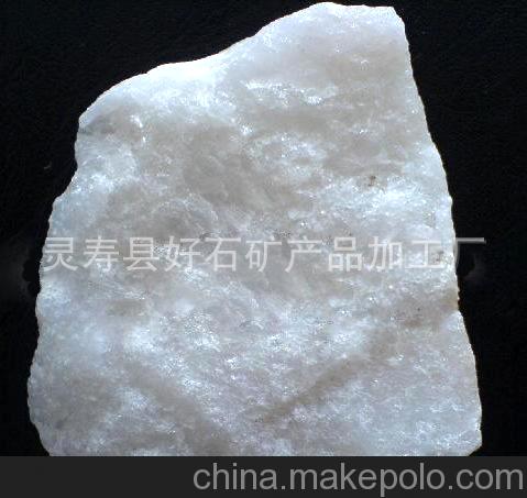 灵寿县好石矿产品加工厂是专业生产彩砂、蛭石、石英砂、钙粉、漂珠、麦饭石等非金属矿产品等产品专业生产加工的公司，拥有完整、科学的质量管理体系。灵寿县好石矿产品加工厂的诚信、实力和产品质量获得业界的认可。
